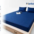 Protector de colchón acolchado de color azul marino con fundas